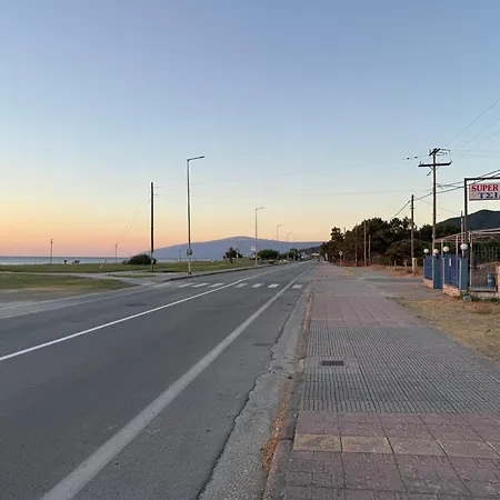 Cozy Seaside 150m From Appartamento Agiokampos