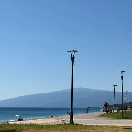Cozy Seaside 150m From Διαμέρισμα