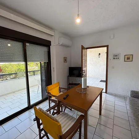 Διαμέρισμα Cozy Seaside 150m From *